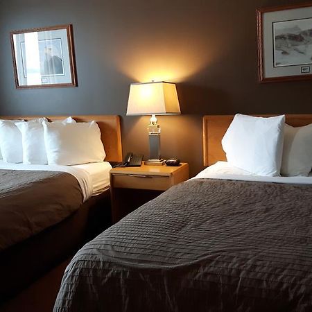 Canway Inn & Suites Dauphin Exterior foto