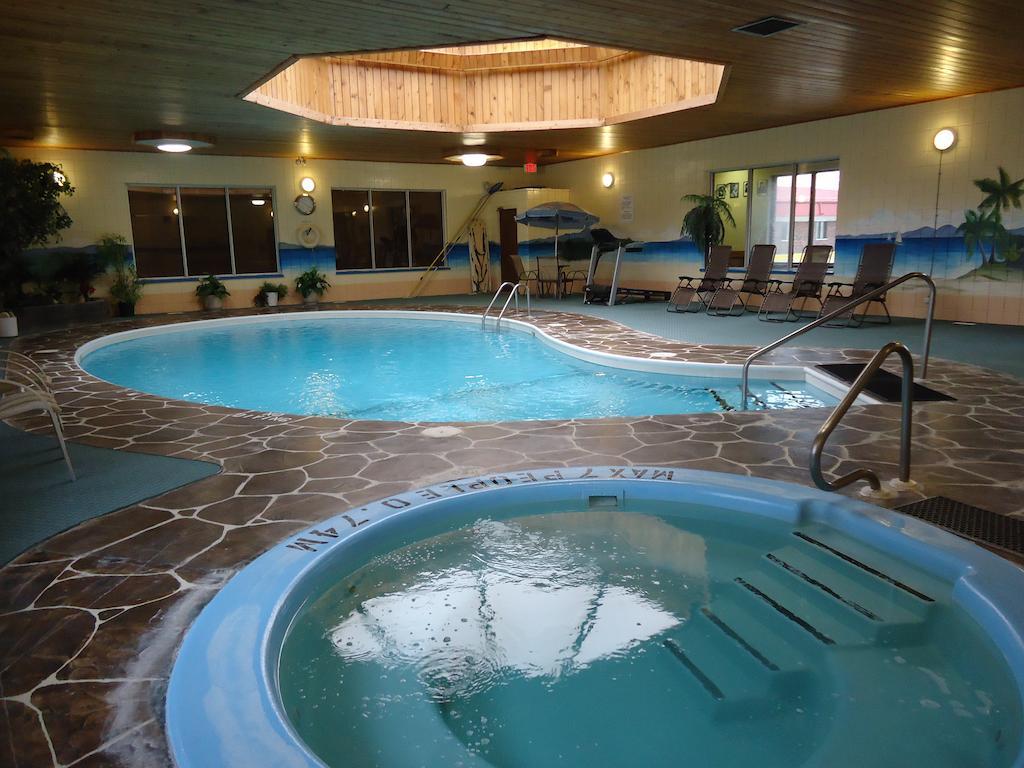 Canway Inn & Suites Dauphin Exterior foto